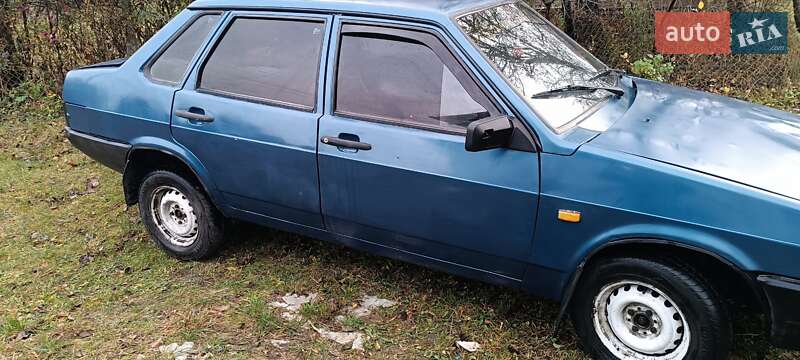 Седан ВАЗ / Lada 21099 2001 в Остроге