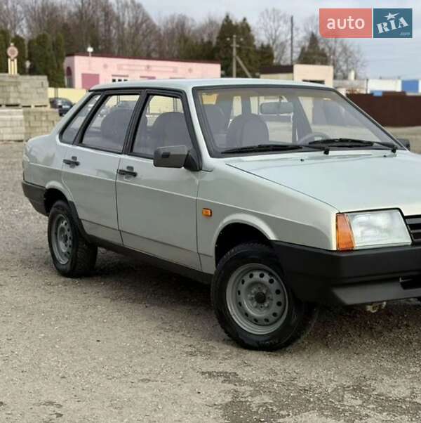 Седан ВАЗ / Lada 21099 2002 в Гусятине
