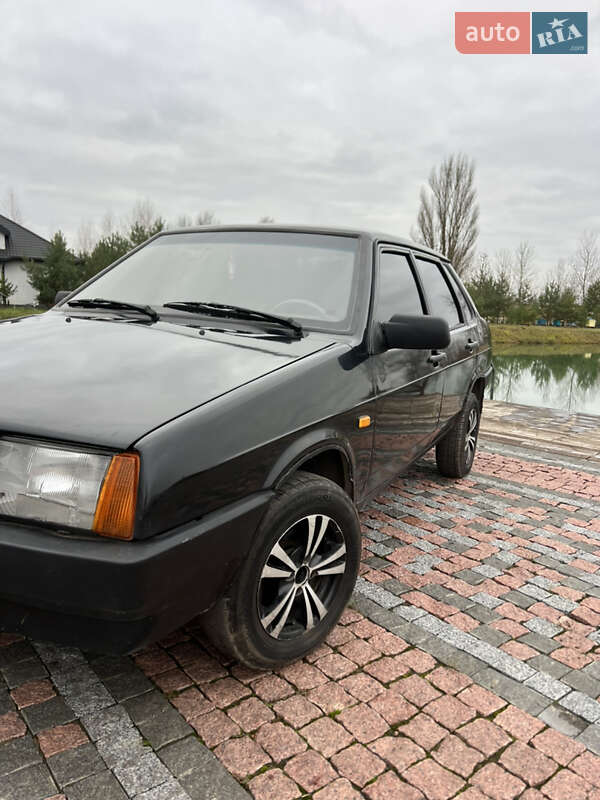 Седан ВАЗ / Lada 21099 2005 в Нововолынске