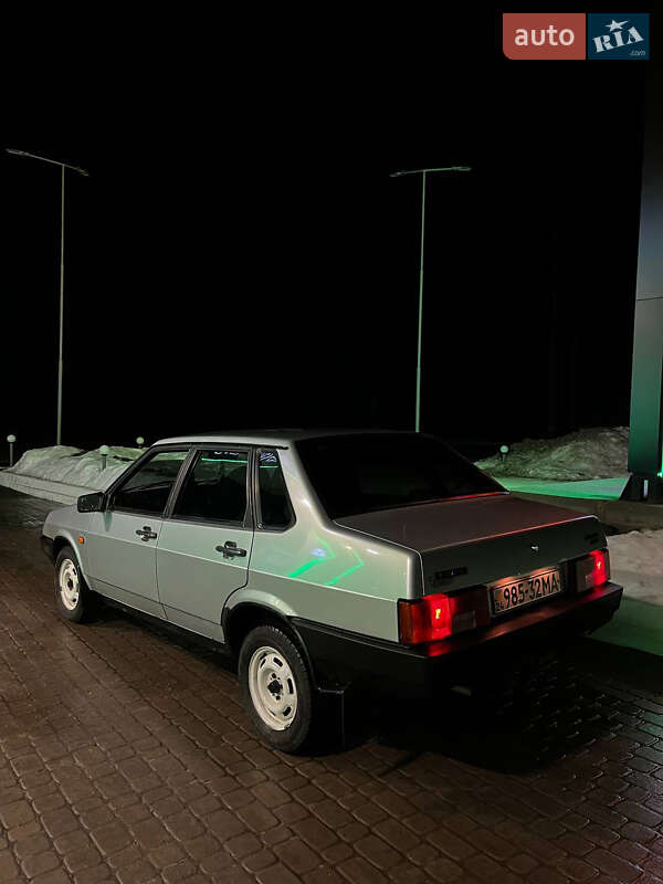 Седан ВАЗ / Lada 21099 2003 в Александровке