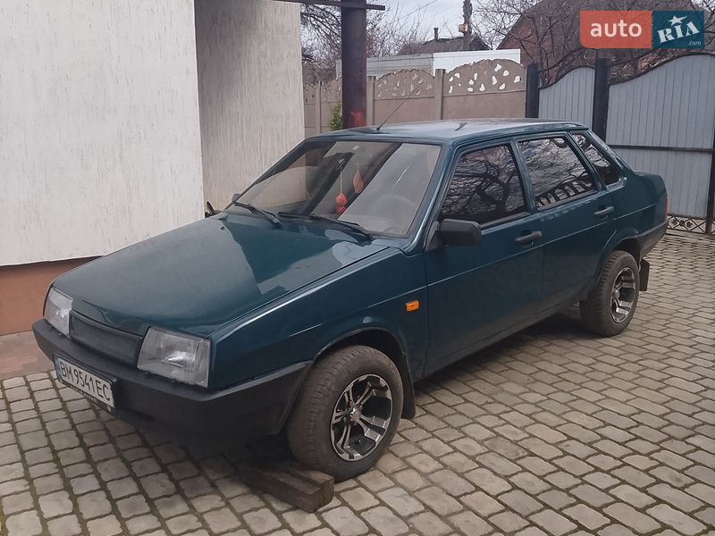 Седан ВАЗ / Lada 21099 2004 в Сумах