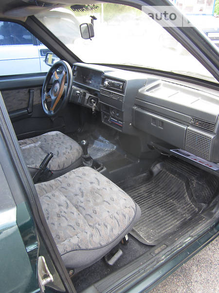 Хэтчбек ВАЗ / Lada 2109 2003 в Черкассах фото 7 Хэтчбек ВАЗ / Lada 2109 2003 в Черкассах