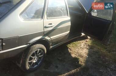 Хэтчбек ВАЗ / Lada 2109 2000 в Косове