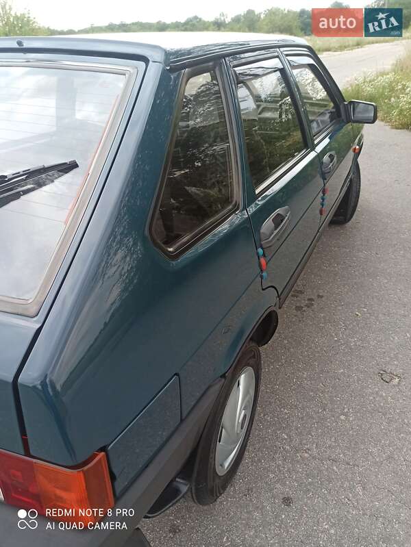 Хэтчбек ВАЗ / Lada 2109 2004 в Кагарлыке