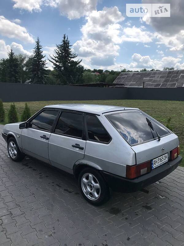 Хэтчбек ВАЗ / Lada 2109 2003 в Черновцах