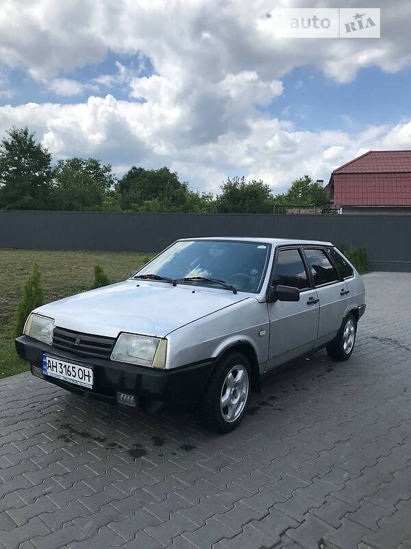 Хэтчбек ВАЗ / Lada 2109 2003 в Черновцах