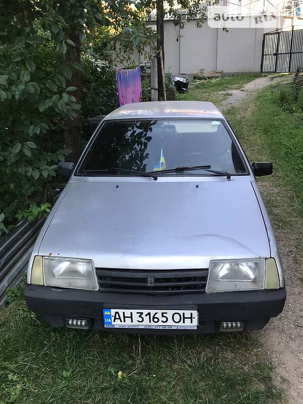 Хэтчбек ВАЗ / Lada 2109 2003 в Черновцах