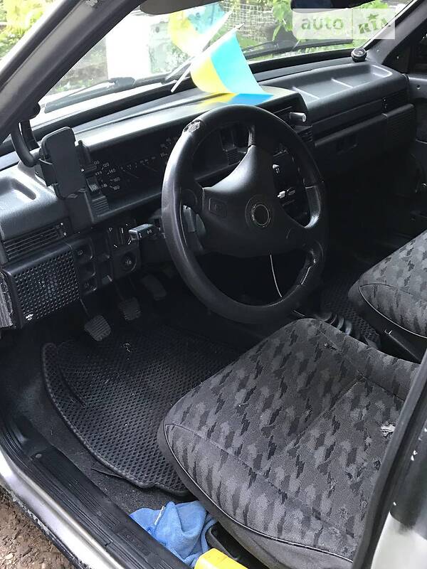 Хэтчбек ВАЗ / Lada 2109 2003 в Черновцах