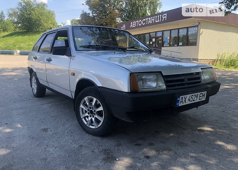 Хэтчбек ВАЗ / Lada 2109 2002 в Змиеве