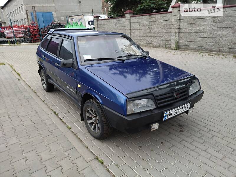 Хэтчбек ВАЗ / Lada 2109 2002 в Луцке