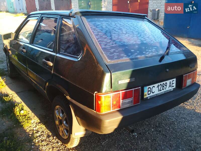 Хэтчбек ВАЗ / Lada 2109 2002 в Львове