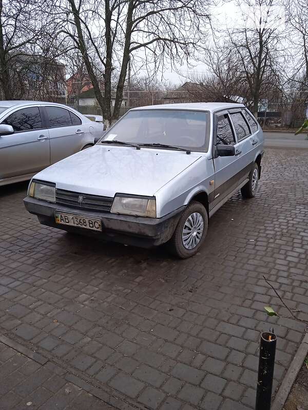 Хэтчбек ВАЗ / Lada 2109 1998 в Врадиевке
