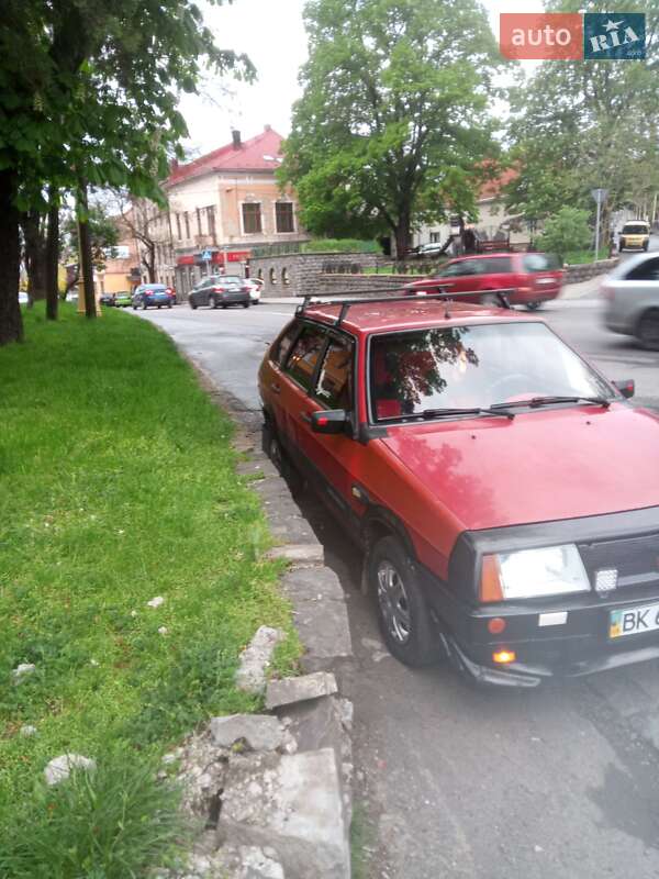 Хэтчбек ВАЗ / Lada 2109 1990 в Ужгороде фото 4 Хэтчбек ВАЗ / Lada 2109 1990 в Ужгороде