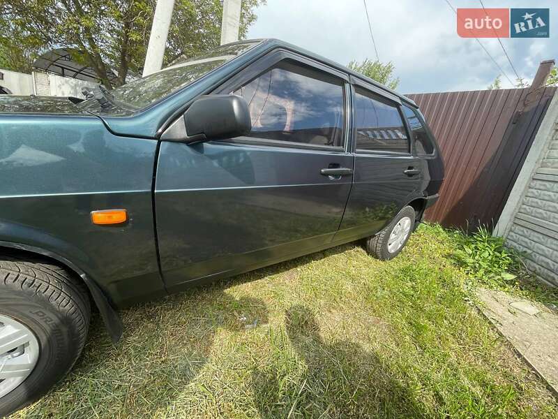 Хэтчбек ВАЗ / Lada 2109 2004 в Харькове