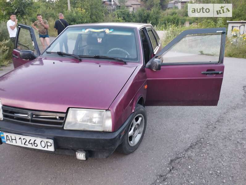 Хэтчбек ВАЗ / Lada 2109 2001 в Краматорске