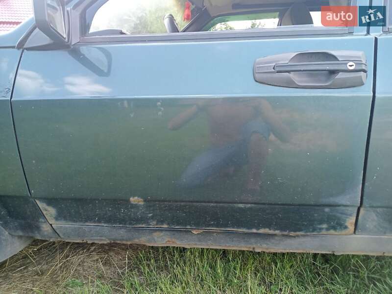 Хэтчбек ВАЗ / Lada 2109 2004 в Киеве