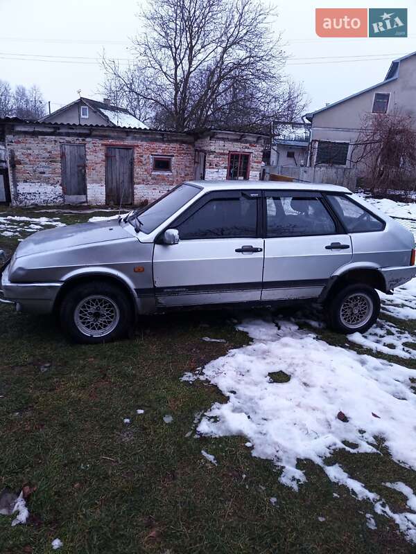Хэтчбек ВАЗ / Lada 2109 2002 в Золочеве