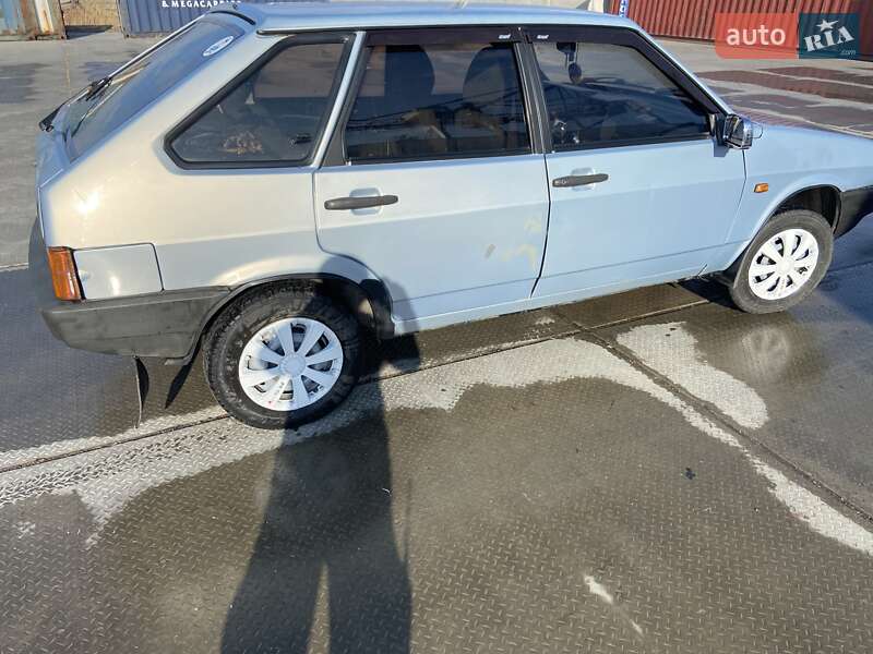 Хетчбек ВАЗ / Lada 2109 2004 в Одесі фото 2 Хетчбек ВАЗ / Lada 2109 2004 в Одесі