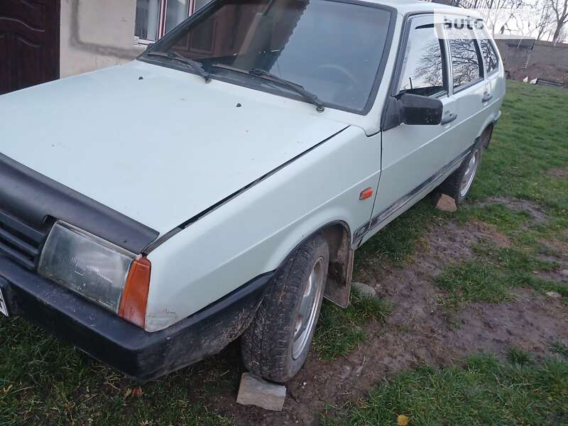 Хэтчбек ВАЗ / Lada 2109 2002 в Ивано-Франковске