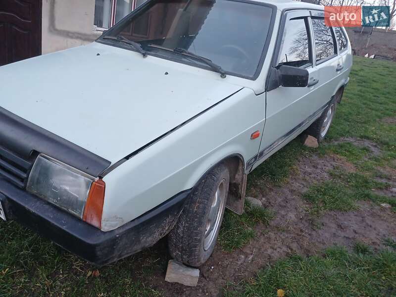 Хэтчбек ВАЗ / Lada 2109 2002 в Ивано-Франковске