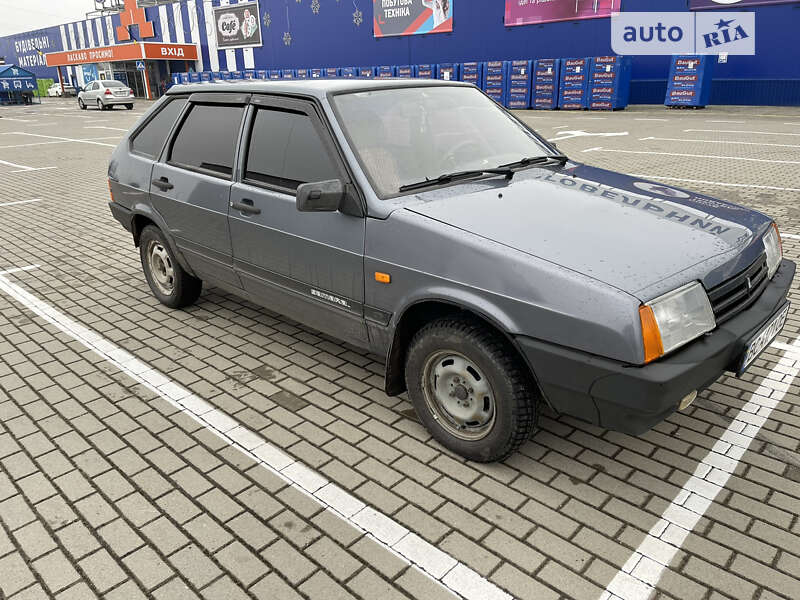 Хэтчбек ВАЗ / Lada 2109 2007 в Нововолынске