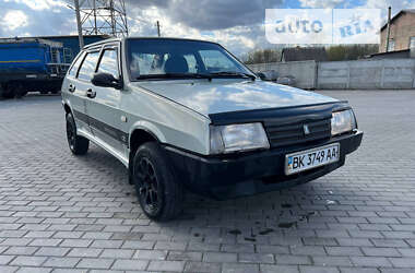 Хэтчбек ВАЗ / Lada 2109 2004 в Млинове