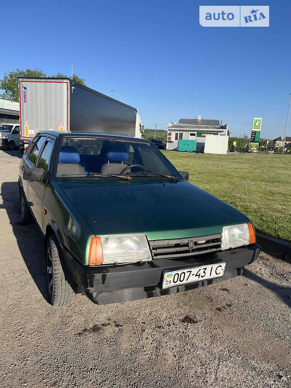 Хетчбек ВАЗ / Lada 2109 2004 в Івано-Франківську