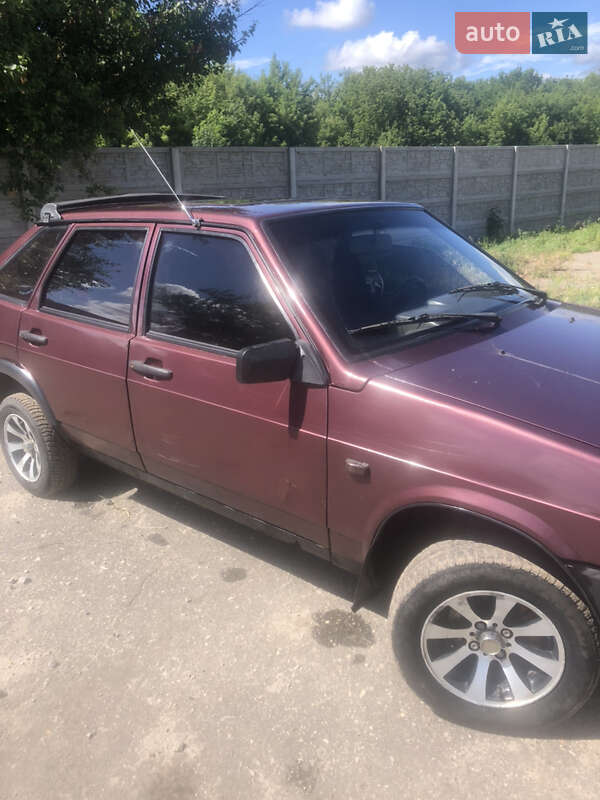 Хэтчбек ВАЗ / Lada 2109 2000 в Александровке