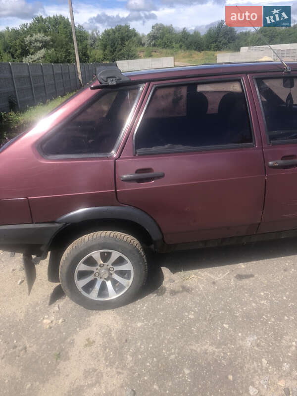 Хэтчбек ВАЗ / Lada 2109 2000 в Александровке