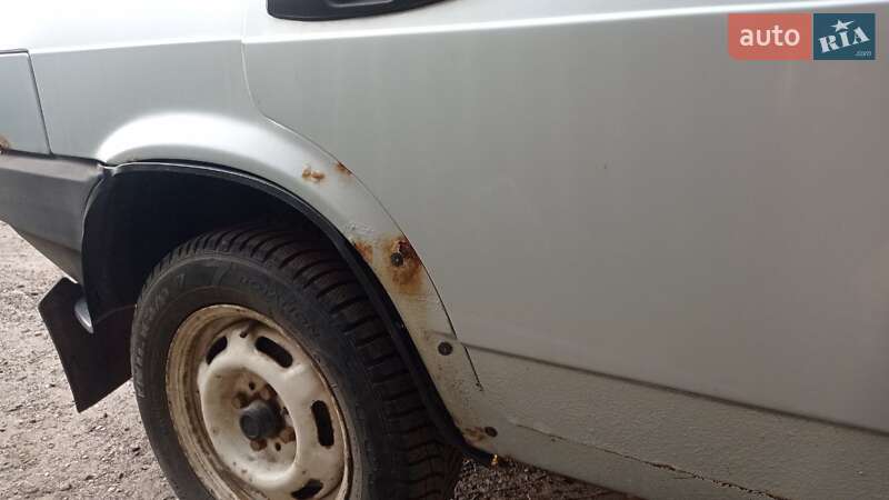 Хэтчбек ВАЗ / Lada 2109 2003 в Харькове