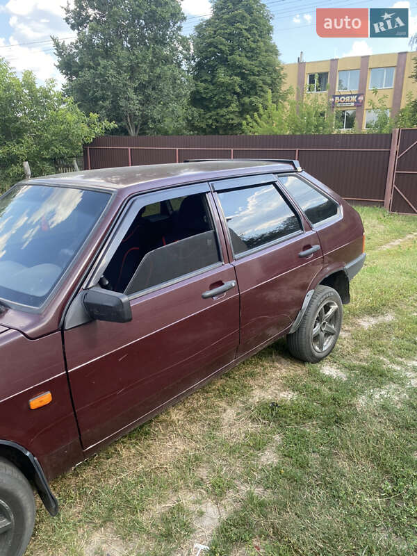 Хэтчбек ВАЗ / Lada 2109 2000 в Малине