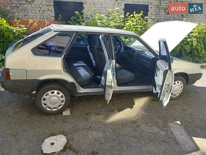 Хэтчбек ВАЗ / Lada 2109 2002 в Ровно
