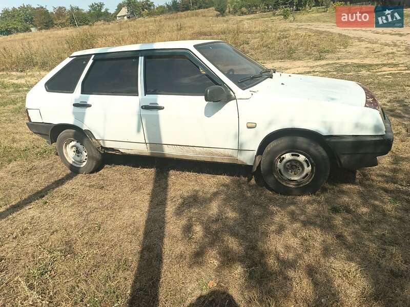 Хэтчбек ВАЗ / Lada 2109 1995 в Харькове фото 2 Хэтчбек ВАЗ / Lada 2109 1995 в Харькове