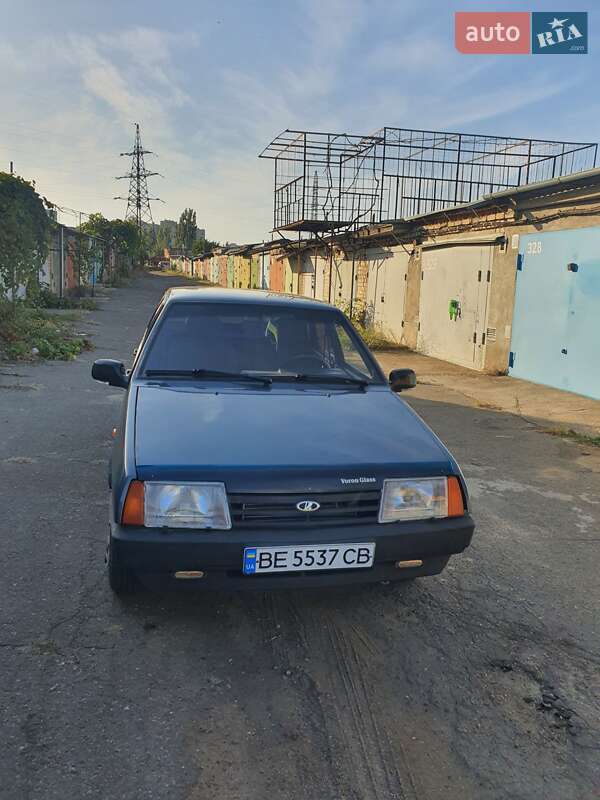 Хэтчбек ВАЗ / Lada 2109 2001 в Николаеве