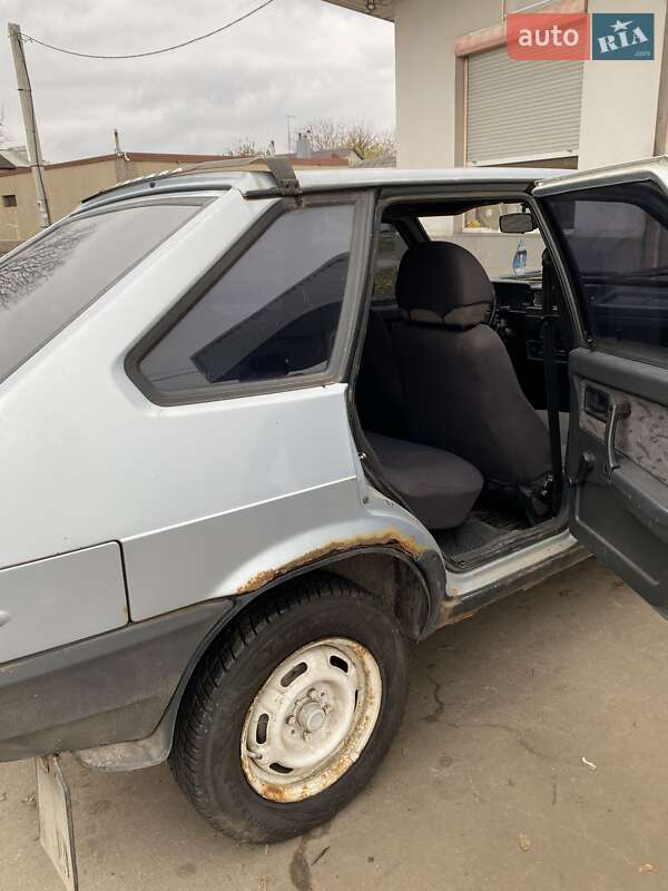 Хэтчбек ВАЗ / Lada 2109 2003 в Харькове
