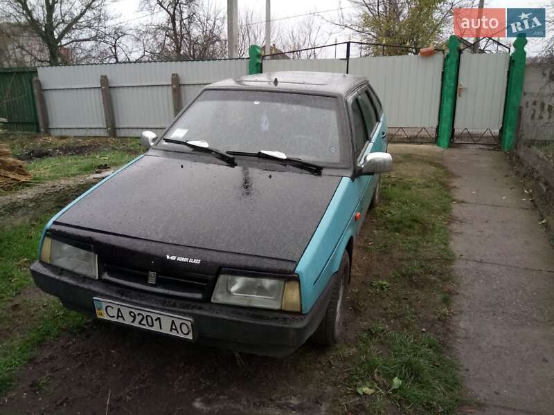 Хэтчбек ВАЗ 2109 1992 в 