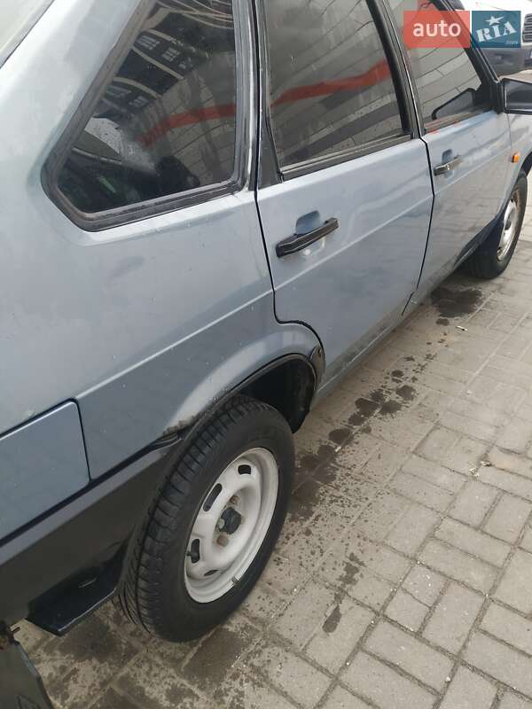 Хэтчбек ВАЗ / Lada 2109 2002 в Львове