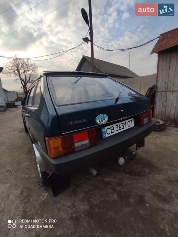 Хэтчбек ВАЗ / Lada 2109 2004 в Нежине