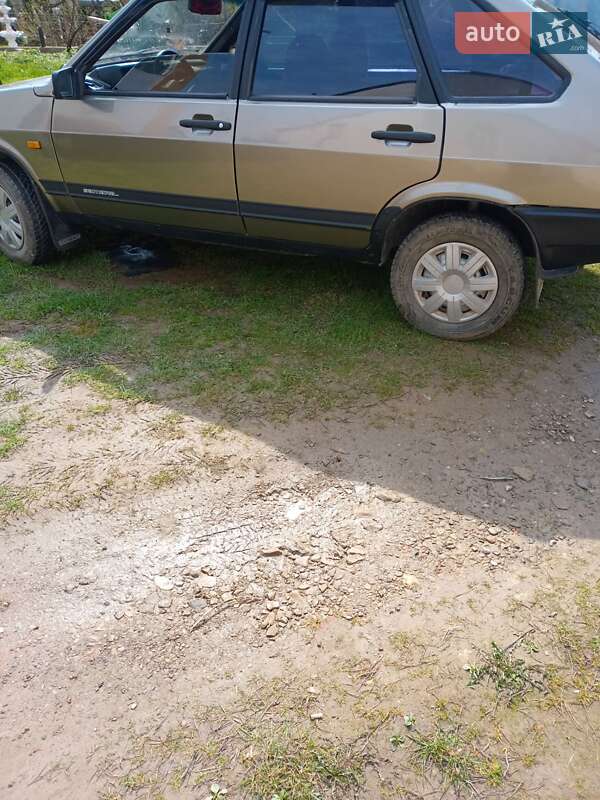 Хэтчбек ВАЗ / Lada 2109 2002 в Старом Самборе фото 22 Хэтчбек ВАЗ / Lada 2109 2002 в Старом Самборе