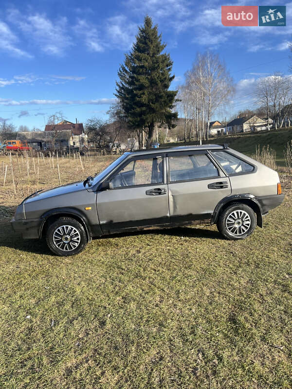 Хэтчбек ВАЗ / Lada 2109 1993 в Дубно