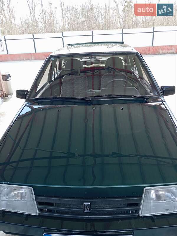 Хэтчбек ВАЗ / Lada 2109 2002 в Новом Роздоле фото 3 Хэтчбек ВАЗ / Lada 2109 2002 в Новом Роздоле