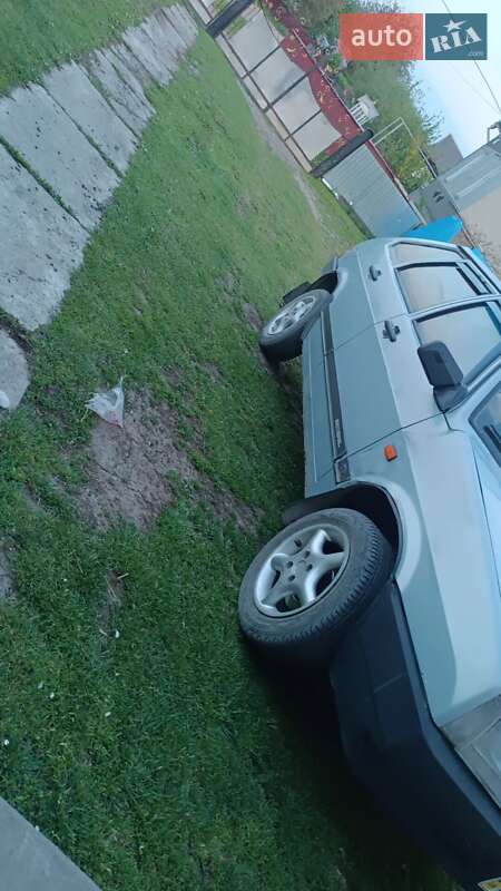 Хэтчбек ВАЗ / Lada 2109 2004 в Черновцах
