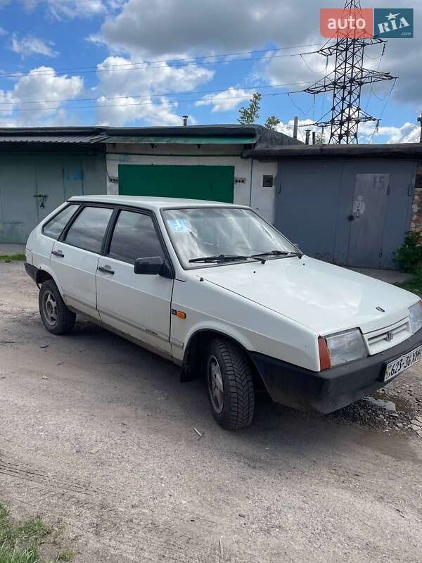 Хэтчбек ВАЗ / Lada 2109 1999 в Хмельницком