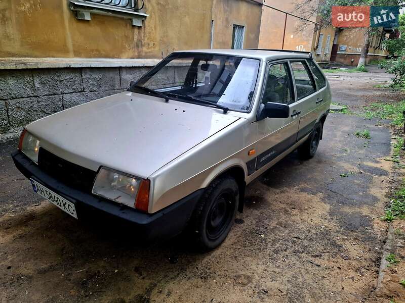 Хэтчбек ВАЗ 2109 1999 в 