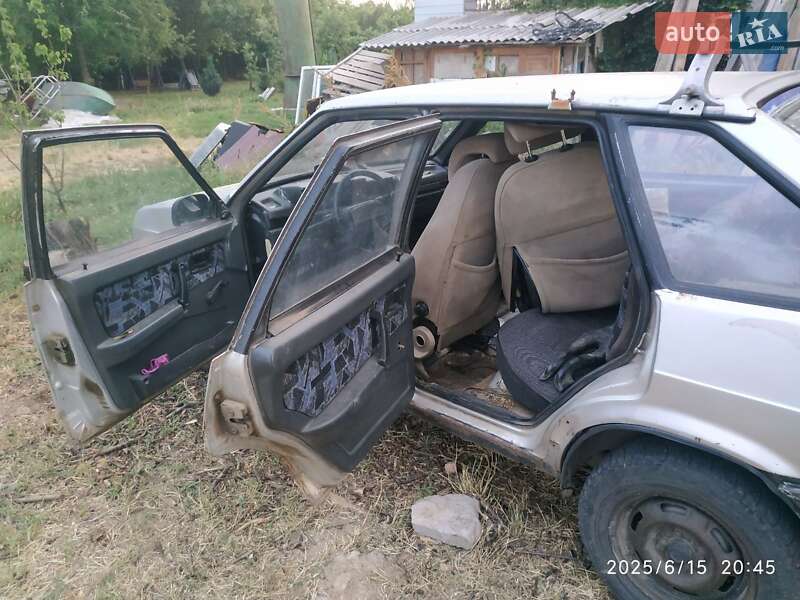 Хэтчбек ВАЗ / Lada 2109 2002 в Измаиле