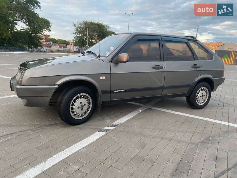 Хэтчбек ВАЗ 2109 1990 в 