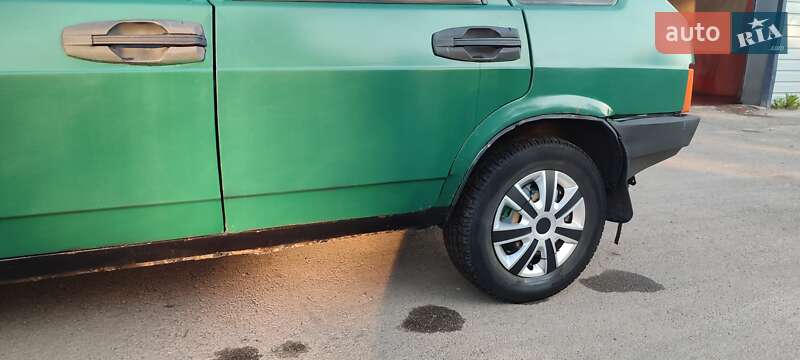 Хэтчбек ВАЗ / Lada 2109 2000 в Сумах