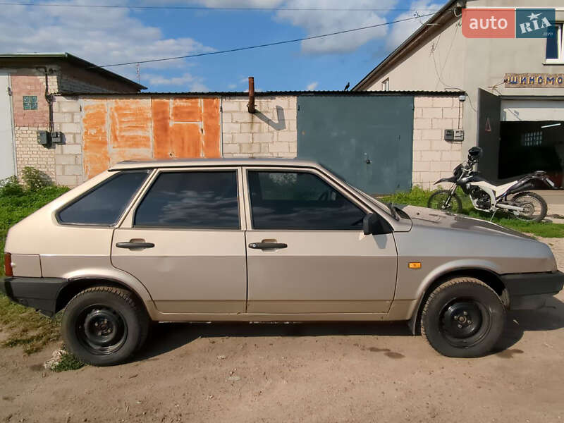 Хэтчбек ВАЗ / Lada 2109 2011 в Глухове