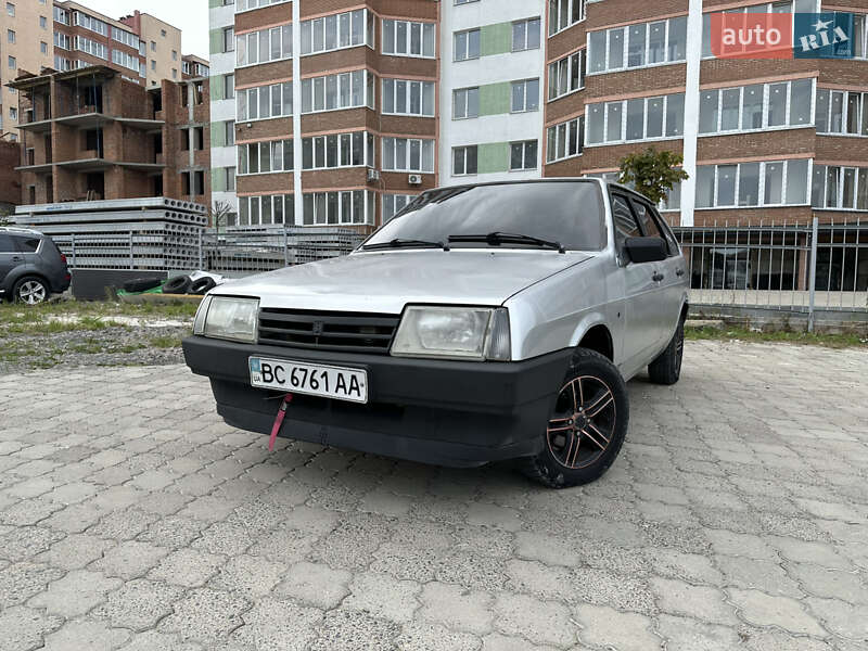 Хэтчбек ВАЗ / Lada 2109 2002 в Львове