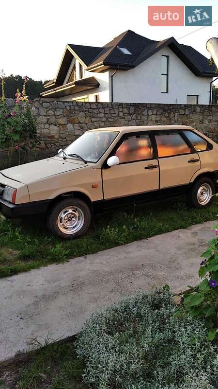 Хэтчбек ВАЗ 2109 1988 в 